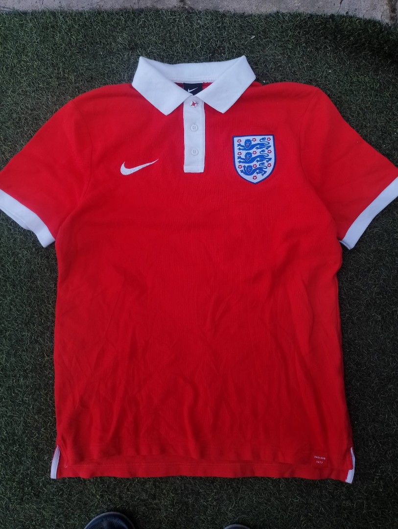 Nike X England Polo (Category: Tshirts & Polo Shirts ) located in Carmen. Submitted by fukqueazz (Listing ID 1460028428, Image 1). Description: Nike X England Polo Size Large On Tag Dimensions: W 21 / L 27 Front; 28 Back Complete Tags Authentic No Issues 10/10 Color Rate Color may due vary due to lighting 📍Cenu Mop:Gcash JnT Express.