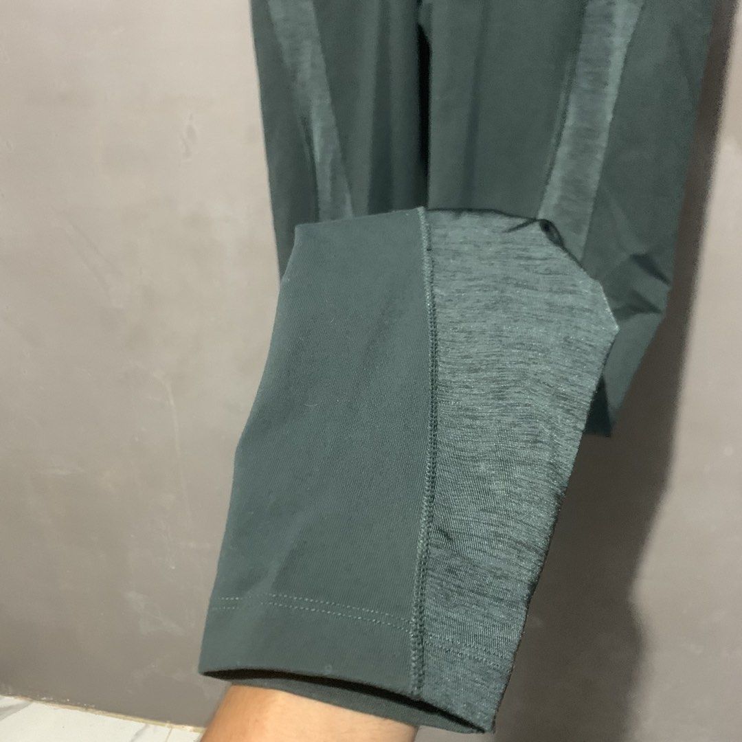Nike Yoga Pants (Category: Activewear) located in Calauan. Submitted by randomthrift.womens (Listing ID 1459989792, Image 3). Description: Issue: Slit (shown in pictures).