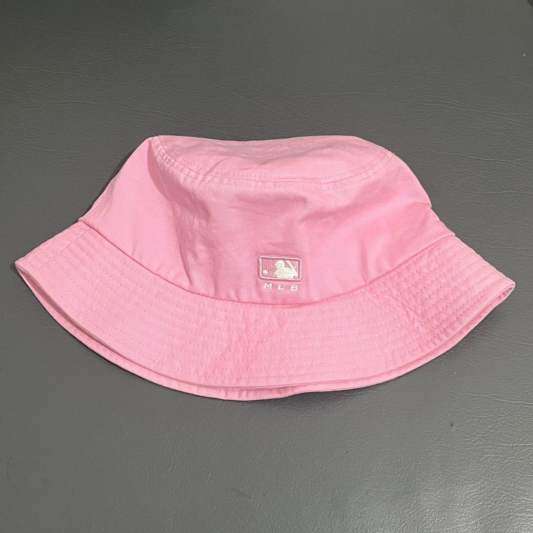 NY MLB PINK BUCKET HAT (Category: Hats & Beanies) located in Sipalay. Submitted by trustmeyoullbefine (Listing ID 1459933035, Image 1). Description: Size 59 cm on tag Fits smal to semi largw heads Good as new No flaws Authentic .