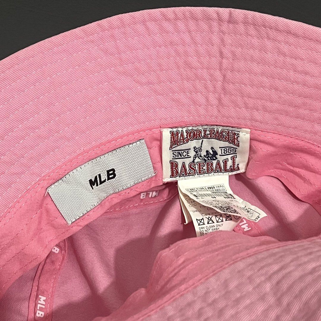 NY MLB PINK BUCKET HAT (Category: Hats & Beanies) located in Sipalay. Submitted by trustmeyoullbefine (Listing ID 1459933035, Image 3). Description: Size 59 cm on tag Fits smal to semi largw heads Good as new No flaws Authentic .