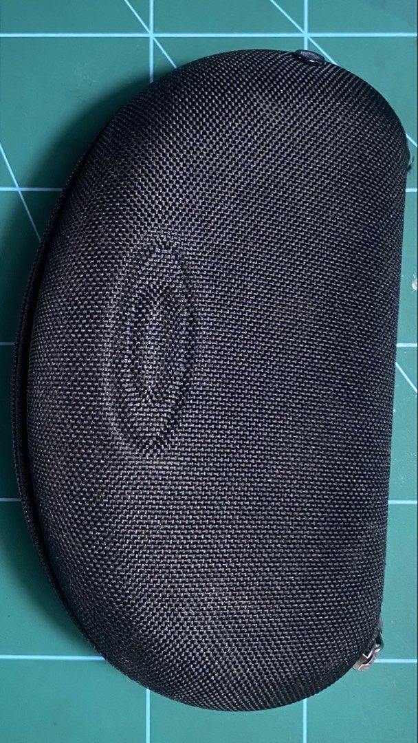 Oakley Ballistic Mframe case with vents (Category: Sunglasses & Eyewear) located in Cainta. Submitted by Bishop555 (Listing ID 1459972725, Image 1). Description: AUTHENTIC Oakley Large Balistic Mframe case (us army issue) slightly used will fit any oakley large glases or anything you want in it, just take off the padded insert for the mframe and its lenses...1.5k FREE SF sa mlalapit na lugar....