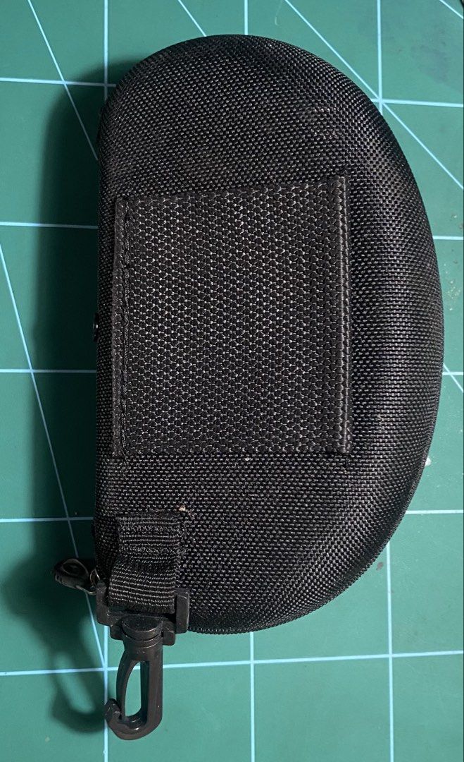 Oakley Ballistic Mframe case with vents (Category: Sunglasses & Eyewear) located in Cainta. Submitted by Bishop555 (Listing ID 1459972725, Image 2). Description: AUTHENTIC Oakley Large Balistic Mframe case (us army issue) slightly used will fit any oakley large glases or anything you want in it, just take off the padded insert for the mframe and its lenses...1.5k FREE SF sa mlalapit na lugar....