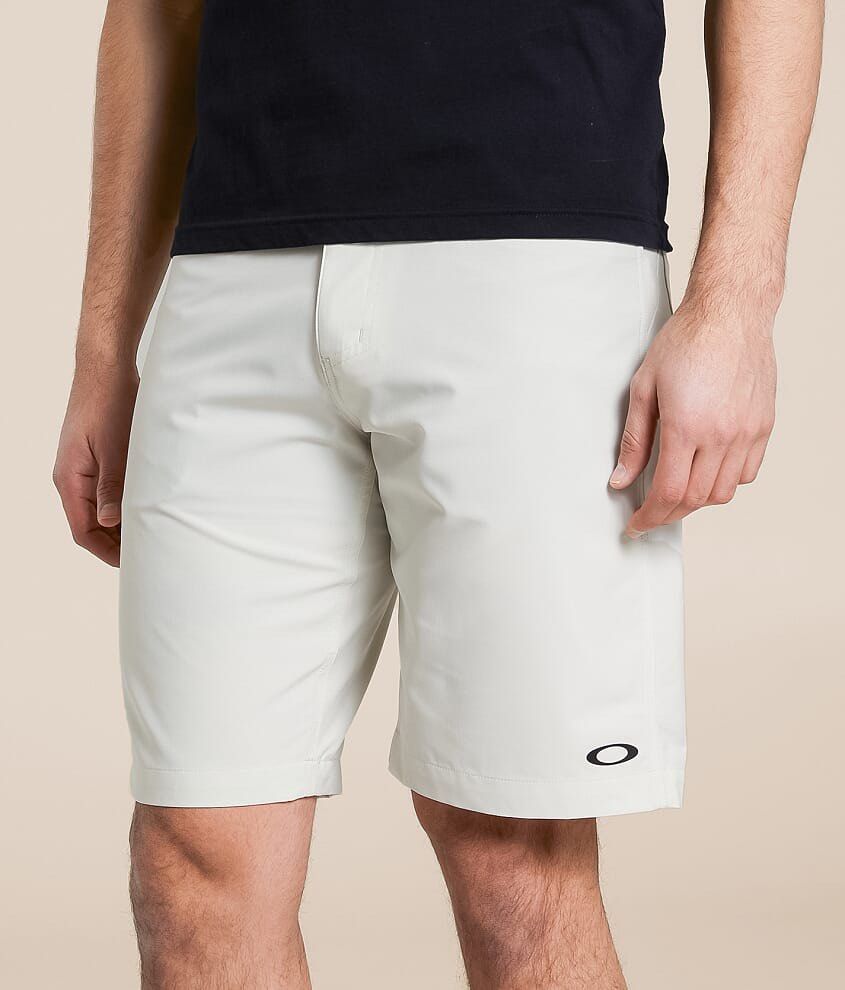 Oakley Baseline Hybrid Stretch Short (Category: Activewear) located in Cabuyao City. Submitted by chukz_x (Listing ID 1459963684, Image 1). Description: Oakley Baseline Hybrid Stretch Short Size : 34 Dimes : 34W 20L Condition : Excellent Issue : None Price : 850 📍READY TO WEAR 📍Cabuyao Laguna.
