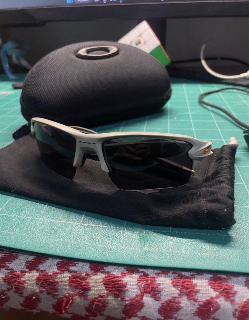 Oakley Glasses (Category: Sunglasses & Eyewear) located in Dumaguete. Submitted by raspberrypepsi (Listing ID 1459946207, Image 1). Description: - Oakley Half Jacket 2.0 XL sunglasses - White frame with dark lenses - Comes with black Oakley hard case - Includes soft pouch - Ideal for sports and everyday wear - Feel free to ask questions!.