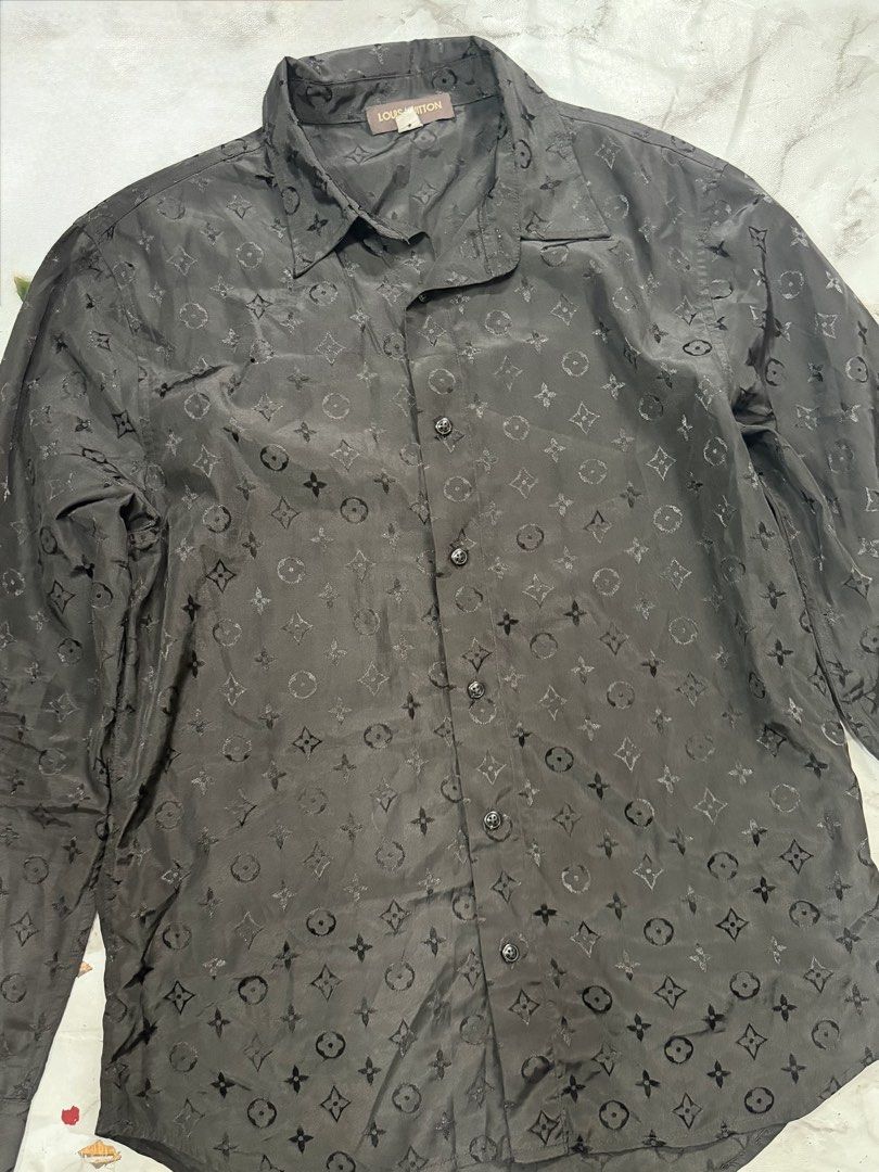 Off Louis Vuitton polo (Category: Tshirts & Polo Shirts ) located in Quezon City. Submitted by pinkyswearshop (Listing ID 1459971996, Image 2). Description: .