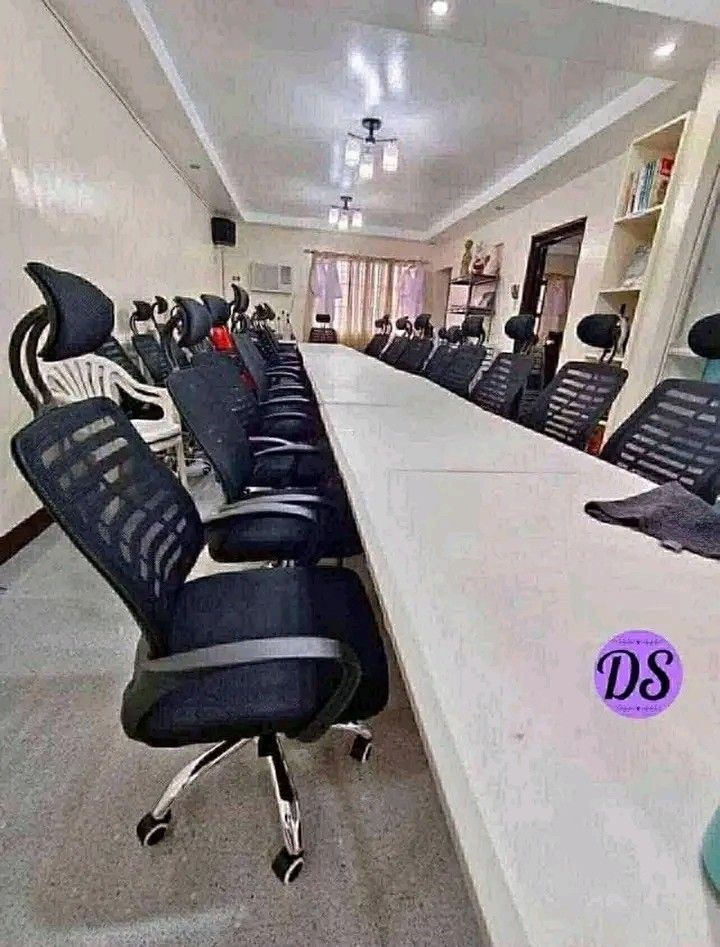Office Chair (Category: Chairs) located in Manila. Submitted by micoooy (Listing ID 1460024261, Image 3). Description: .