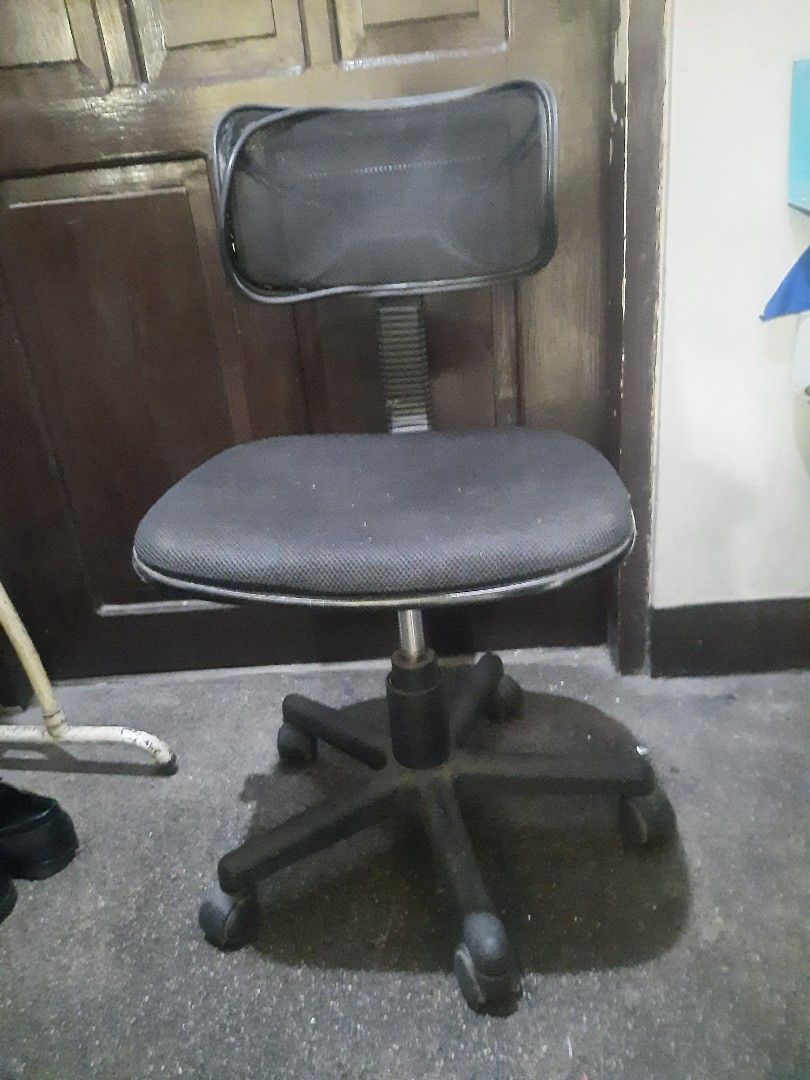 Office Chair (Category: Office Furniture & Fixtures) located in Manila. Submitted by icspcloset (Listing ID 1459991542, Image 1). Description: Office Chair. Working well, damage as seen on photo..