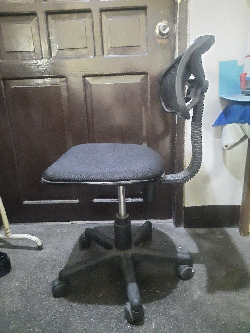 Office Chair (Category: Office Furniture & Fixtures) located in Manila. Submitted by icspcloset (Listing ID 1459991542, Image 2). Description: Office Chair. Working well, damage as seen on photo..