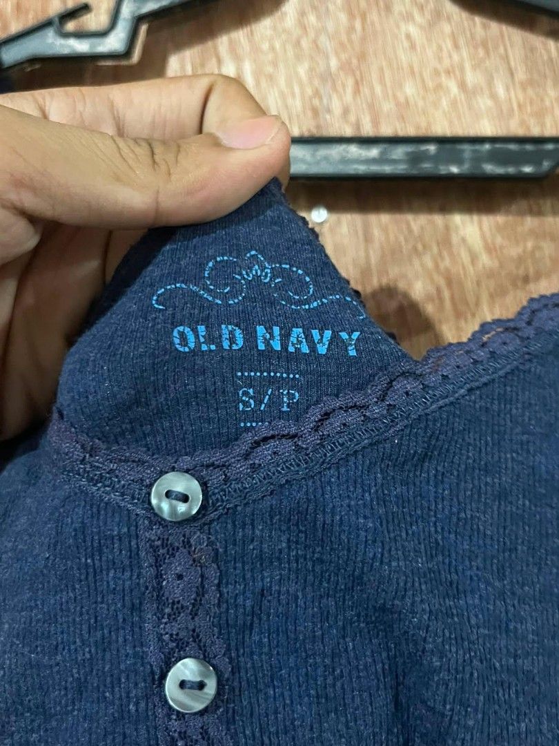 OLDNAVY,ABERCROMBIE,HOLLISTER,AMERICAN EAGLE (Category: Others Tops) located in General Santos City (Dadiangas). Submitted by sharoncornbep (Listing ID 1459943842, Image 2). Description: HOLLISTER HENLEY TOP, CAMI.