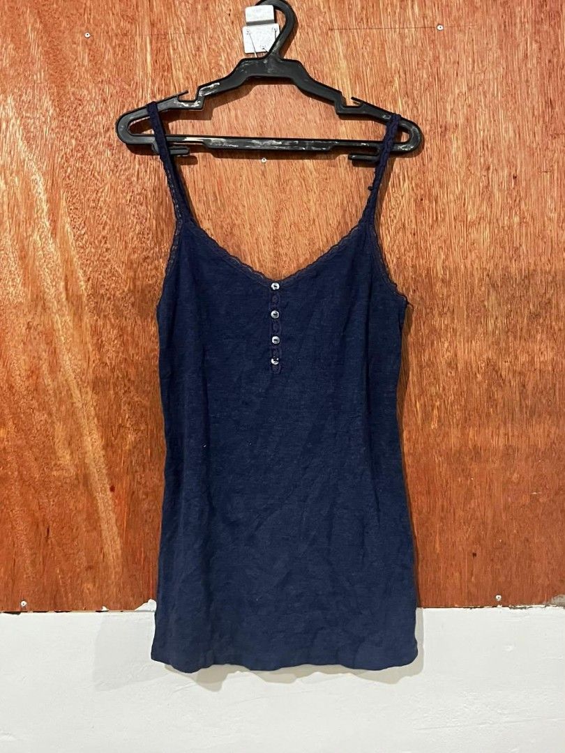 OLDNAVY,ABERCROMBIE,HOLLISTER,AMERICAN EAGLE (Category: Others Tops) located in General Santos City (Dadiangas). Submitted by sharoncornbep (Listing ID 1459943842, Image 1). Description: HOLLISTER HENLEY TOP, CAMI.