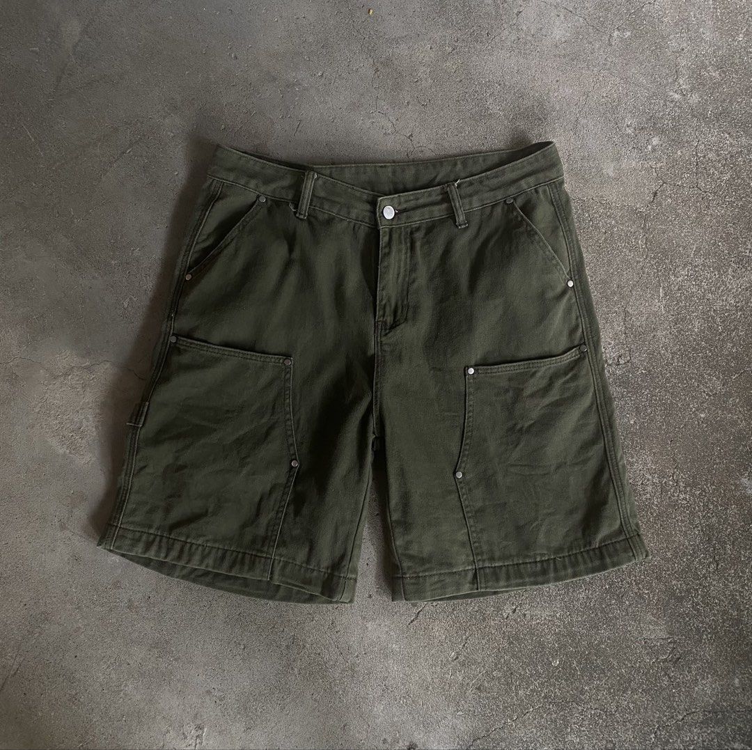 Olive Green Double Knee Shorts (Category: Shorts) located in Manila. Submitted by bapekiddos (Listing ID 1459955484, Image 3). Description: - Size 33-34 - Olive green cargo shorts - Multiple front pockets - Small side utility pocket - Button and zip closure - Comfortable fit - Ideal for casual wear.