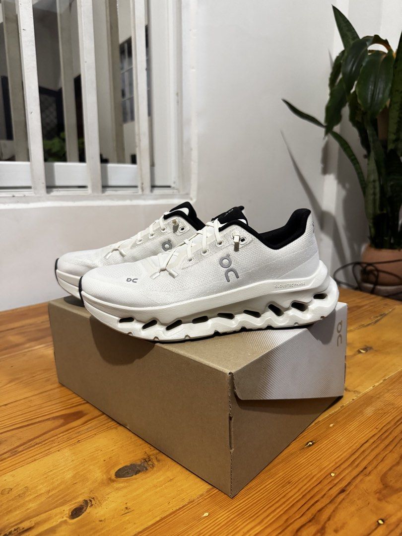 On Cloudtilt ‘Pearl Ice’ (Category: Sneakers) located in Tagaytay City. Submitted by __ishopless (Listing ID 1460056695, Image 2). Description: .