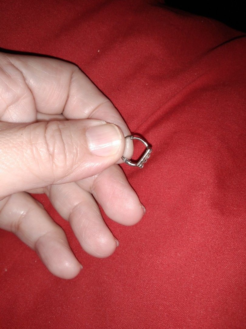 One pc rectangular hoop earrings (Category: Earrings) located in Quezon City. Submitted by eidorableshop (Listing ID 1459904588, Image 1). Description: .