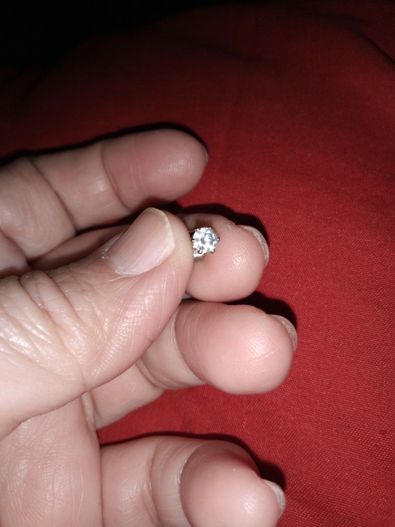 One pc stud earrings (Category: Earrings) located in Quezon City. Submitted by eidorableshop (Listing ID 1459903368, Image 1). Description: .