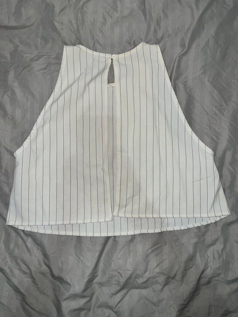 Open Linen Top with Stripes XS-S (Category: Sleeveless) located in Paranaque City. Submitted by michcianox (Listing ID 1460013842, Image 2). Description: Open back soft and breathable sleeveless. L on tag (probably kid’s size) but XS TO S on actual sizing Price does not include shipping fee Can ship through lalamove perfect for swimwear cover up after beach time! 📍meet up location: SM Sucat 💵 payment through gcash/maya.