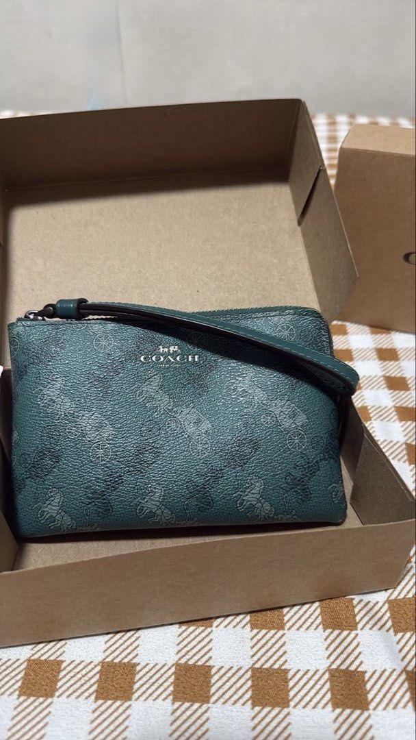 Original Coach packaging box - Decluttering (Category: Luxury Accessories) located in Quezon City. Submitted by andanel16 (Listing ID 1459990069, Image 2). Description: Decluttering Coach packaging box from US purchases. 1 box - SOLD 1 box Authentic brand box - perfect for gift packaging, storage, or for Coach collectors. -Original packaging -well kept -Box only (no wristlet included) Project 3 Quezon City Shipping via Lalamove / J&T Message if i