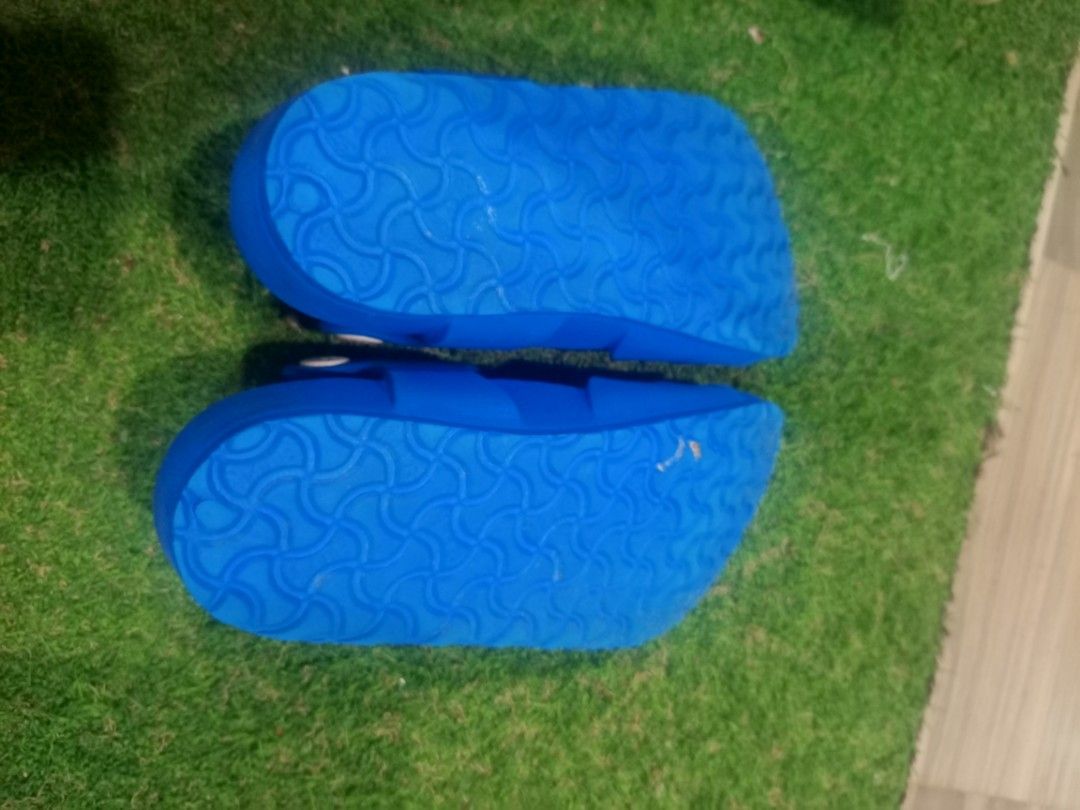 original berkinstock for kids (Category: Slippers and slides) located in Manila. Submitted by arianne070692 (Listing ID 1460016205, Image 3). Description: for kids pwede sa boy or girl size 28.