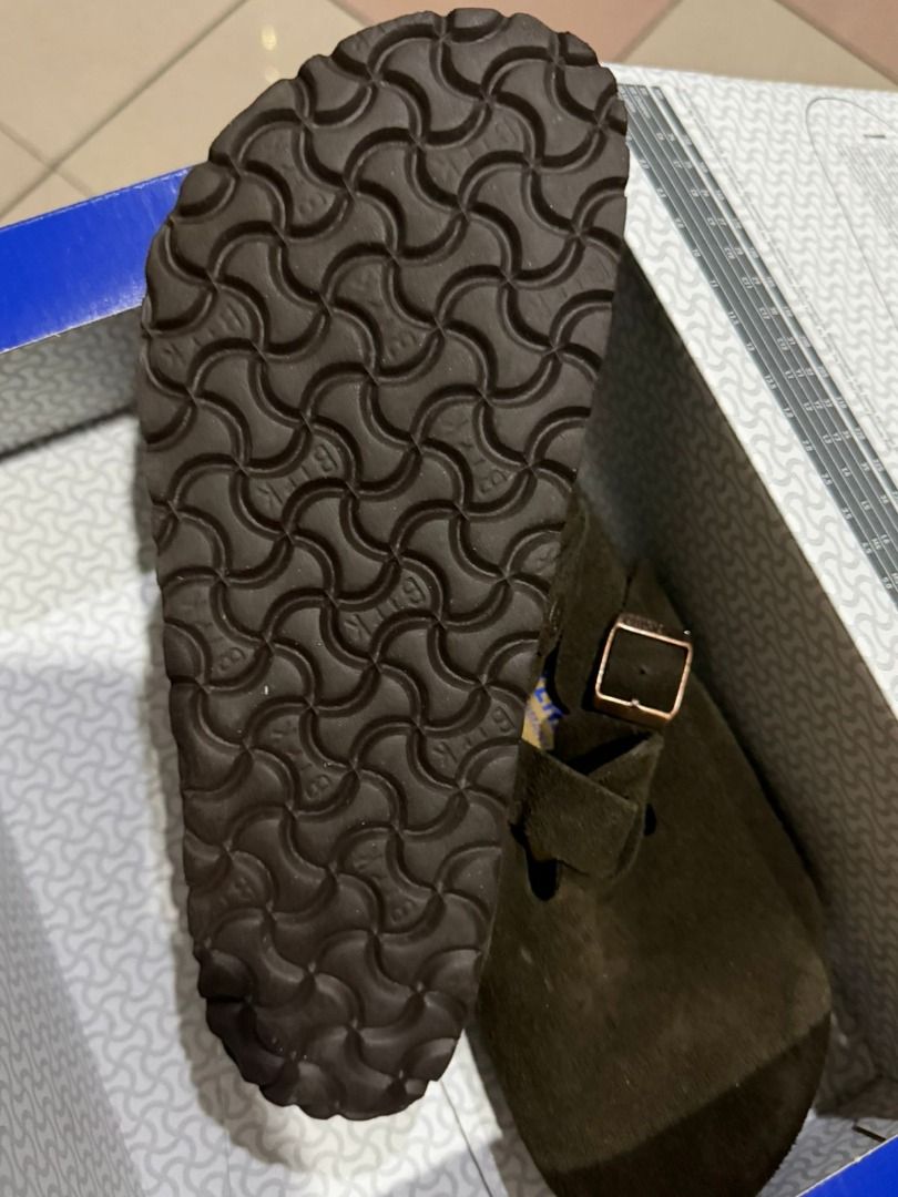 Original Birkenstock Boston BS Mocca (Category: Flats & Sandals) located in Manila. Submitted by humble.dude (Listing ID 1460070362, Image 2). Description: Brand: Birkenstock Boston BS Color: Mocca Brand new Only issue: wrong box, box is labeled as size 41 No other issues Original price: 12,590 Selling for: 9,000.