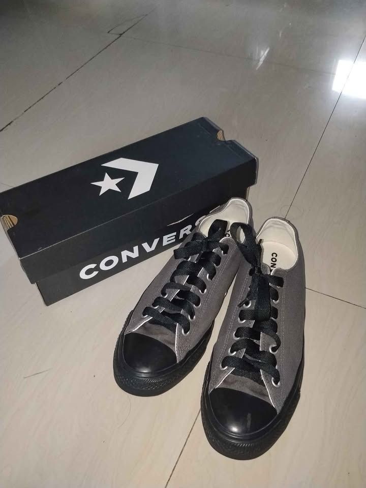Original Converse 10.5 Size (Category: Sneakers) located in Quezon City. Submitted by shine_my_preloved (Listing ID 1459990155, Image 1). Description: Converse for Men 10.5 Size - Color: Dark Matte / Black - A11508C - included with Box - I brought from SM Megamall 📌Good Condition 📌Slight Use 📌Like a Brand new 📌No issue DM me for interested. Thank you.