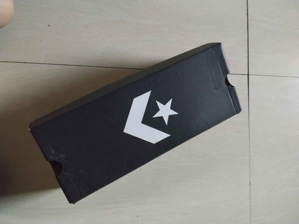 Original Converse 10.5 Size (Category: Sneakers) located in Quezon City. Submitted by shine_my_preloved (Listing ID 1459990155, Image 3). Description: Converse for Men 10.5 Size - Color: Dark Matte / Black - A11508C - included with Box - I brought from SM Megamall 📌Good Condition 📌Slight Use 📌Like a Brand new 📌No issue DM me for interested. Thank you.