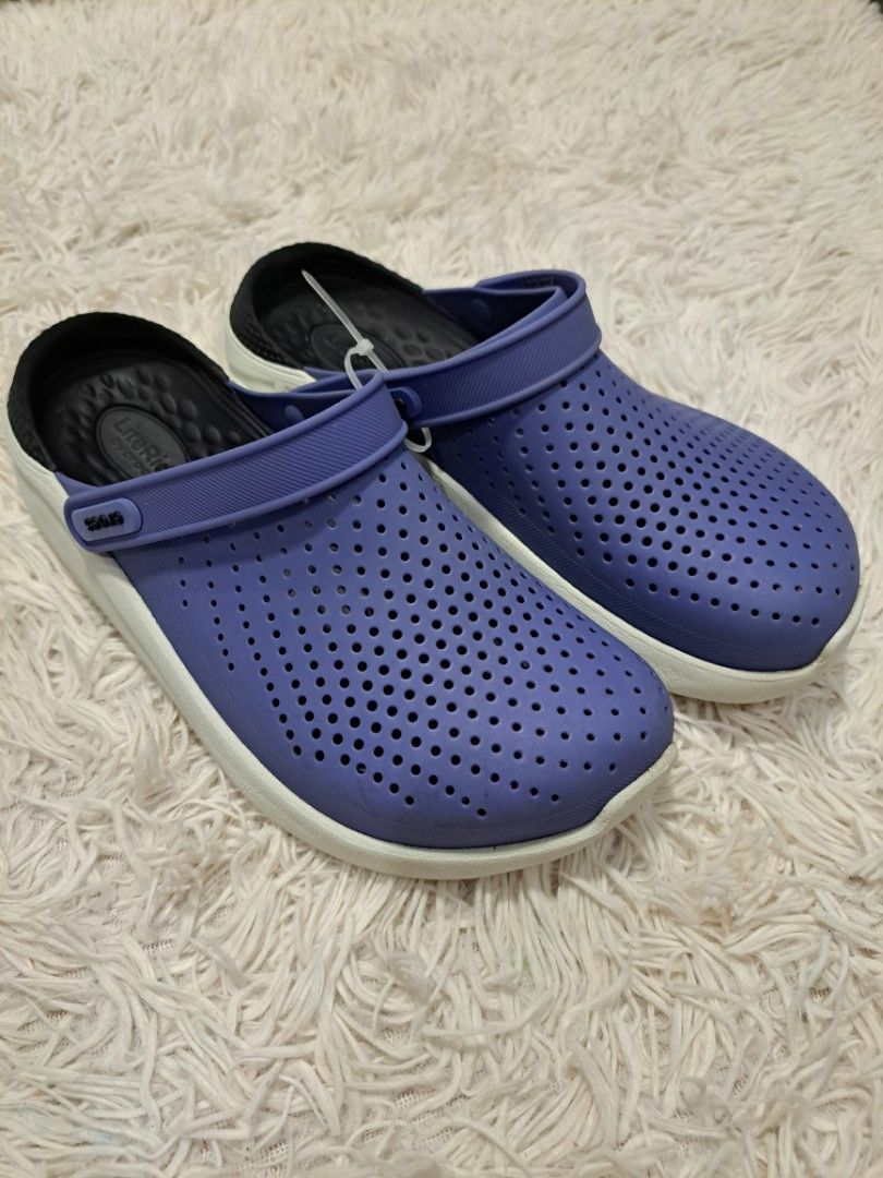 ORIGINAL PRELOVED CROCS (Category: Slippers & Slides) located in Quezon City. Submitted by kimlynandaya (Listing ID 1459953356, Image 2). Description: ORIGINAL PRELOVED CROCS FOR ADULT M:8 W:10 CM:26.