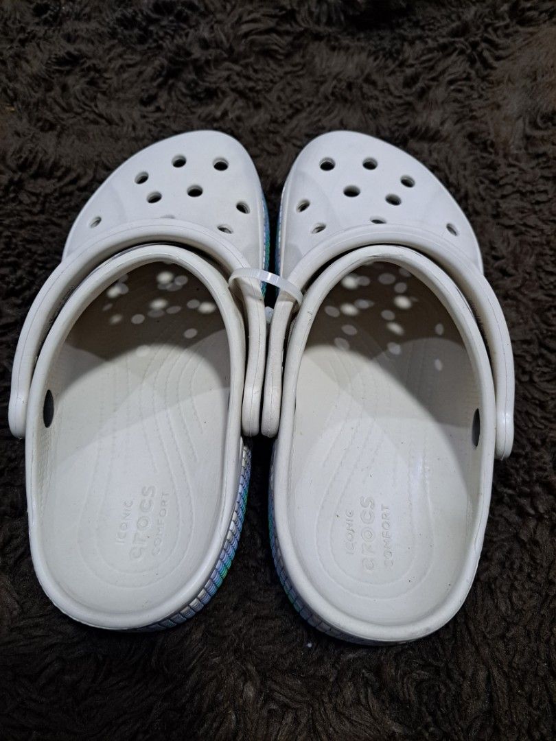 ORIGINAL PRELOVED CROCS FOR ADULT (Category: Slippers and slides) located in Quezon City. Submitted by kimlynandaya (Listing ID 1459947142, Image 3). Description: ORIGINAL PRELOVED CROCS FOR ADULT M:5 W:7 CM:23.