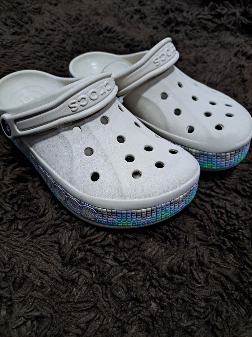 ORIGINAL PRELOVED CROCS FOR ADULT (Category: Slippers and slides) located in Quezon City. Submitted by kimlynandaya (Listing ID 1459947142, Image 2). Description: ORIGINAL PRELOVED CROCS FOR ADULT M:5 W:7 CM:23.