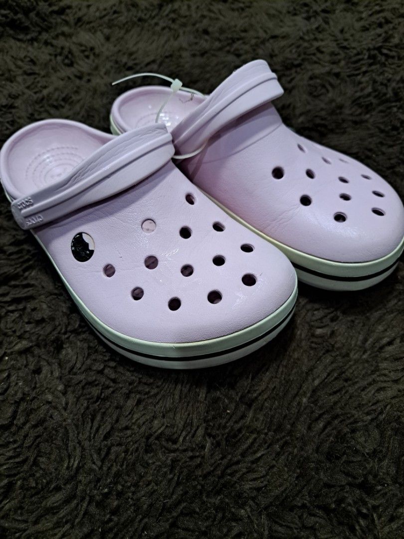 ORIGINAL PRELOVED CROCS FOR ADULT (Category: Slippers and slides) located in Quezon City. Submitted by kimlynandaya (Listing ID 1459948514, Image 2). Description: ORIGINAL PRELOVED CROCS FOR ADULT M:4 W:6 CM:22.