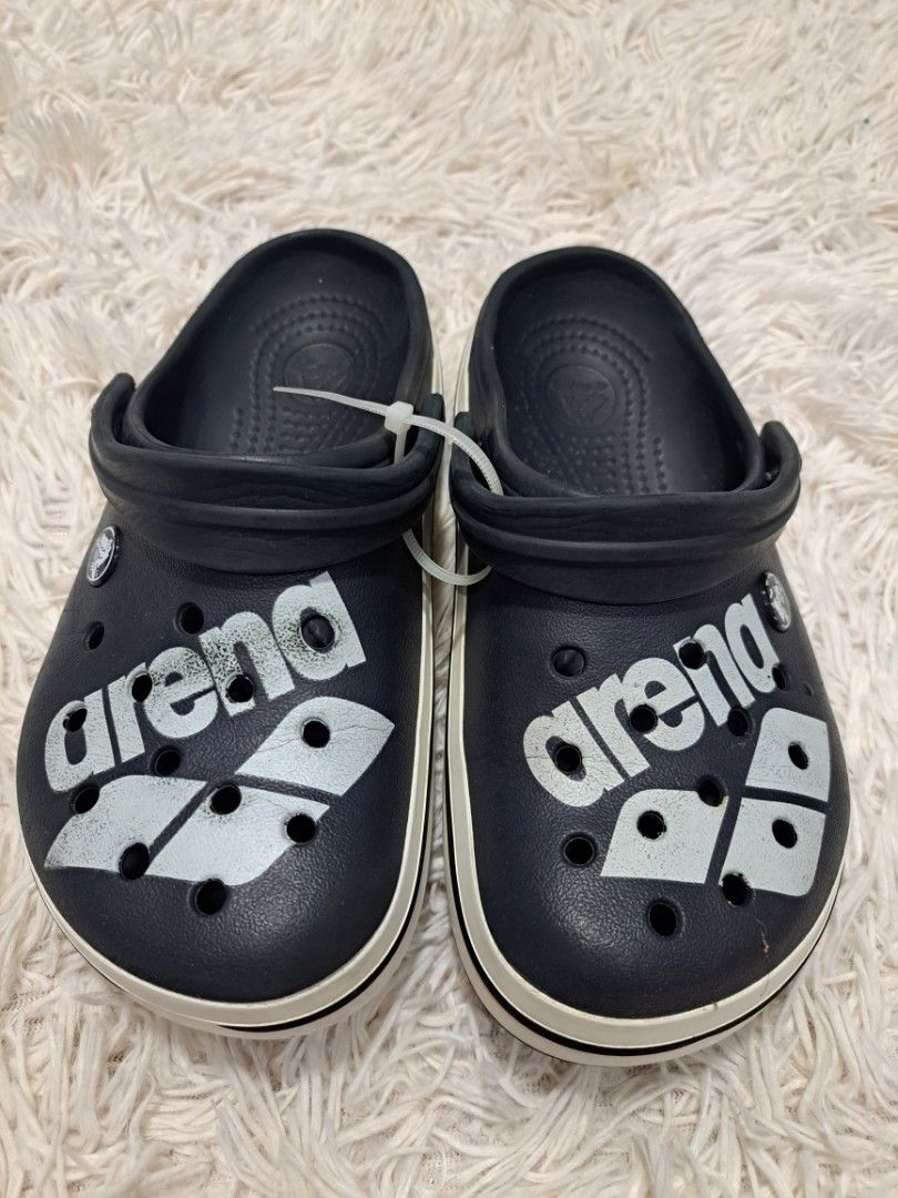 ORIGINAL PRELOVED CROCS FOR ADULT (Category: Slippers & Slides) located in Quezon City. Submitted by kimlynandaya (Listing ID 1459950058, Image 1). Description: ORIGINAL PRELOVED CROCS FOR ADULT M:4 W:6 CM:22.
