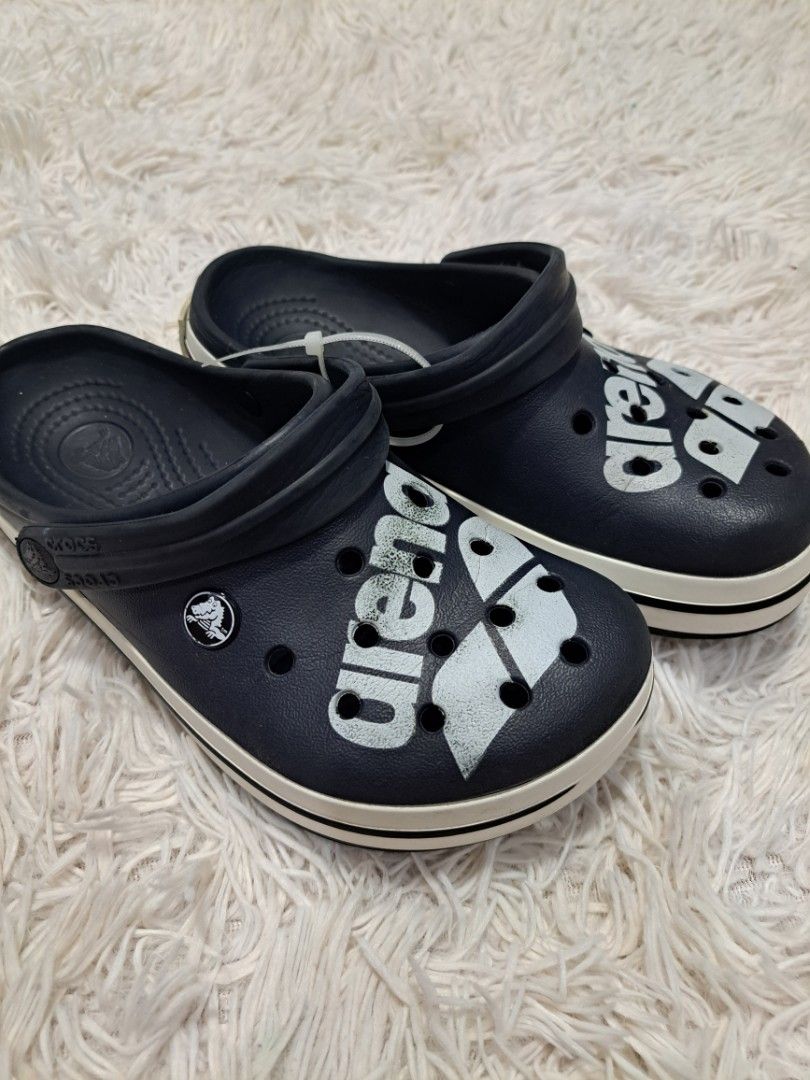 ORIGINAL PRELOVED CROCS FOR ADULT (Category: Slippers & Slides) located in Quezon City. Submitted by kimlynandaya (Listing ID 1459950058, Image 2). Description: ORIGINAL PRELOVED CROCS FOR ADULT M:4 W:6 CM:22.