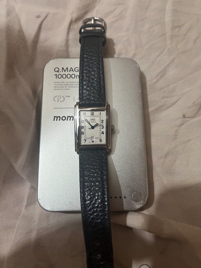 Oris rectangular watch （分類：手錶）位於 Hong Kong。 由 kinhang97 提交（商品編號 1460056493，圖片 1）。簡介： SIZE Width with crown 24.8 mm Width without crown 22.1 mm Between lugs 16 mm Lug to lug length 33.1 mm Case Thickness 9.4 mm 。