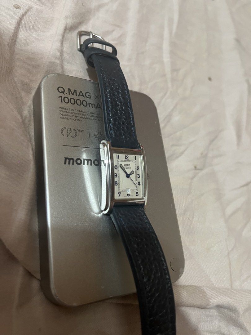 Oris rectangular watch （分類：手錶）位於 Hong Kong。 由 kinhang97 提交（商品編號 1460056493，圖片 2）。簡介： SIZE Width with crown 24.8 mm Width without crown 22.1 mm Between lugs 16 mm Lug to lug length 33.1 mm Case Thickness 9.4 mm 。