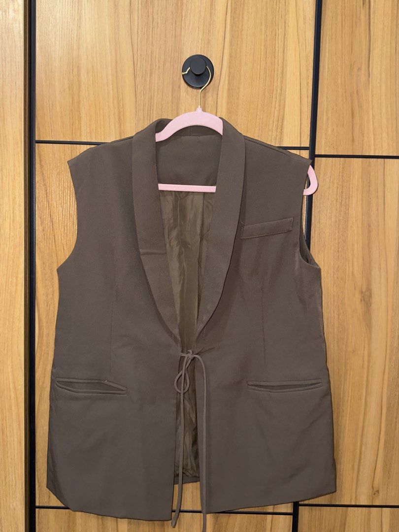 Overcoat Blazer (Category: Coats, Jackets and Outerwear) located in Manila. Submitted by icaa_yee (Listing ID 1460031254, Image 2). Description: 📍Paranaque City Xs on tag but fits until M Once used only! Perf for ibang bansa travel Actual color is with the model posted MOP: BPI/MARIBANK MOD: lalamove or pick up at my place.
