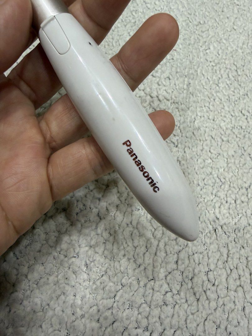 Panasonic Heated Eyelash Curler (Category: Makeup) located in Pasig City. Submitted by jgbeautique (Listing ID 1460094309, Image 2). Description: Original price is 2585Php Selling for 82% off Bought in Japan Ive only used this twice so this is still as good as new RFS: I have not been using this anymore - Panasonic Heated Eyelash Curler (Model EH-SE11) - Achieve beautifully curled and defined lashes - Compact and easy to use design - Battery oper