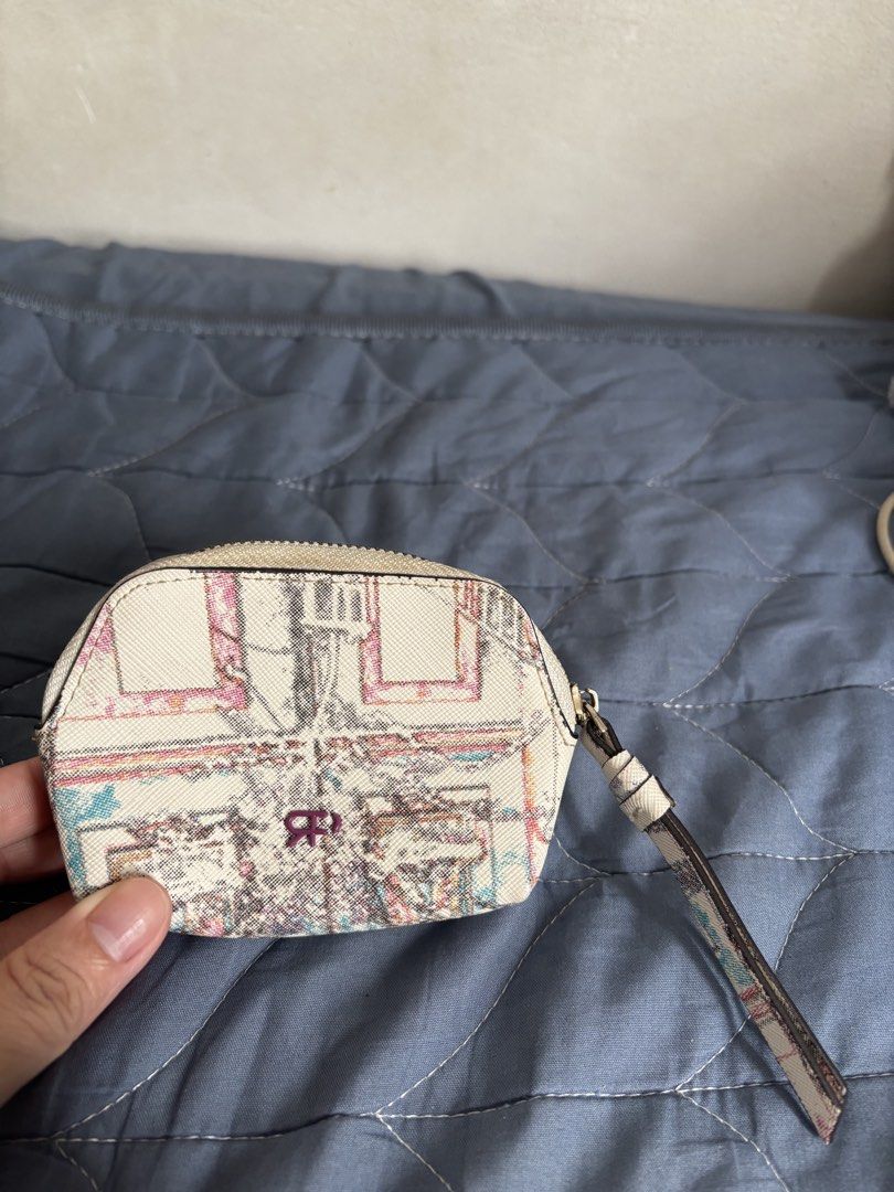 Parfois Coin Purse (Category: Purses & Pouches) located in Manila. Submitted by declutter_byjaq (Listing ID 1459979732, Image 1). Description: Parfois Coin Purse Preloved RFS: Needs Cash.