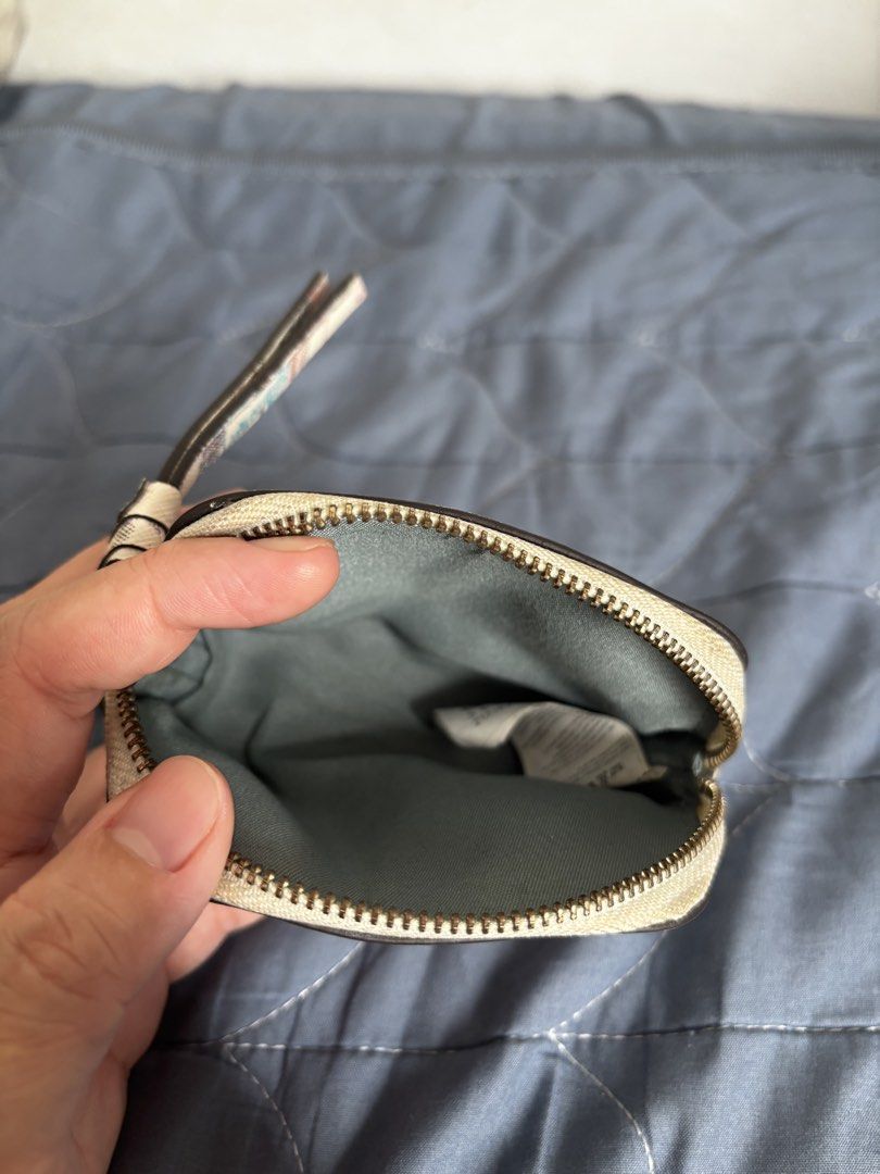 Parfois Coin Purse (Category: Purses & Pouches) located in Manila. Submitted by declutter_byjaq (Listing ID 1459979732, Image 2). Description: Parfois Coin Purse Preloved RFS: Needs Cash.