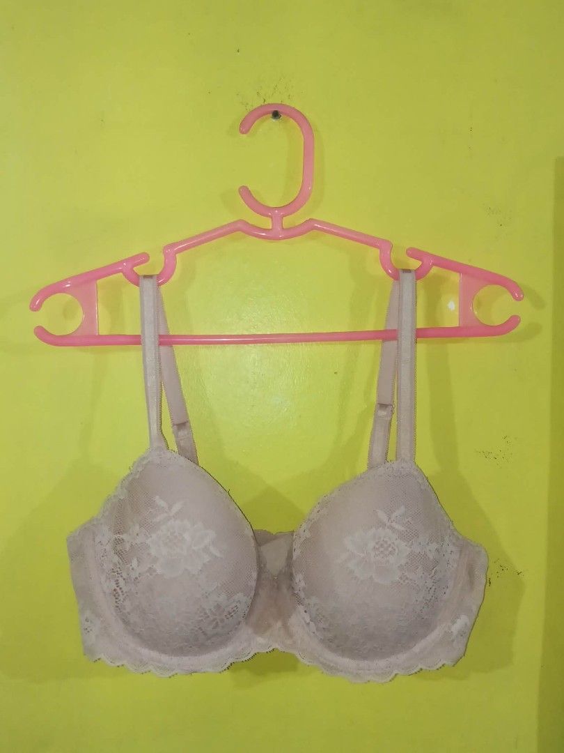 Pastel Pink Lace Bra Size: 36C (Category: Undergarments & Loungewear) located in Navotas City. Submitted by vanilla_sandalwood (Listing ID 1460042973, Image 1). Description: -Brand: Victoria Secret -Color: Pastel Pink -Size: 36C -Like New -Regular Pads -Underwire Lace Bra -ukay US Bale po ito na wash na.