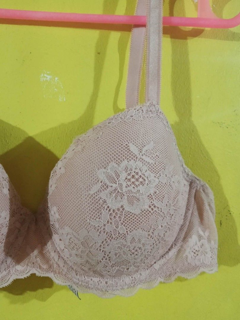 Pastel Pink Lace Bra Size: 36C (Category: Undergarments & Loungewear) located in Navotas City. Submitted by vanilla_sandalwood (Listing ID 1460042973, Image 3). Description: -Brand: Victoria Secret -Color: Pastel Pink -Size: 36C -Like New -Regular Pads -Underwire Lace Bra -ukay US Bale po ito na wash na.