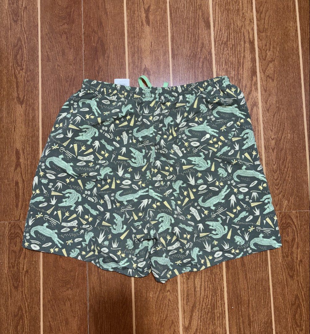 Patagonia Baggies Short (Category: Shorts) located in Tarlac. Submitted by jekzxkie (Listing ID 1460083871, Image 3). Description: Patagonia Baggies Short Alligator Print Excellent Condition No issue Size small on tag 16.5 inches Length ₱850.