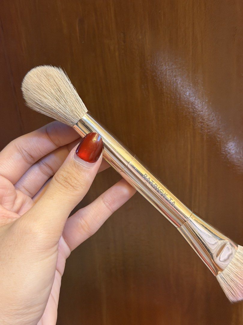 Patrick Ta Major Glow Setting Fan Brush (Category: Makeup) located in Manila. Submitted by sonnyangie (Listing ID 1460054251, Image 3). Description: - Dual-ended brush for blush and setting powder - Chic rose gold handle with 'FOR BLUSH' and 'PATRICK TA' branding - Soft bristles for smooth makeup application - Ideal for touch-ups and makeup on the go.