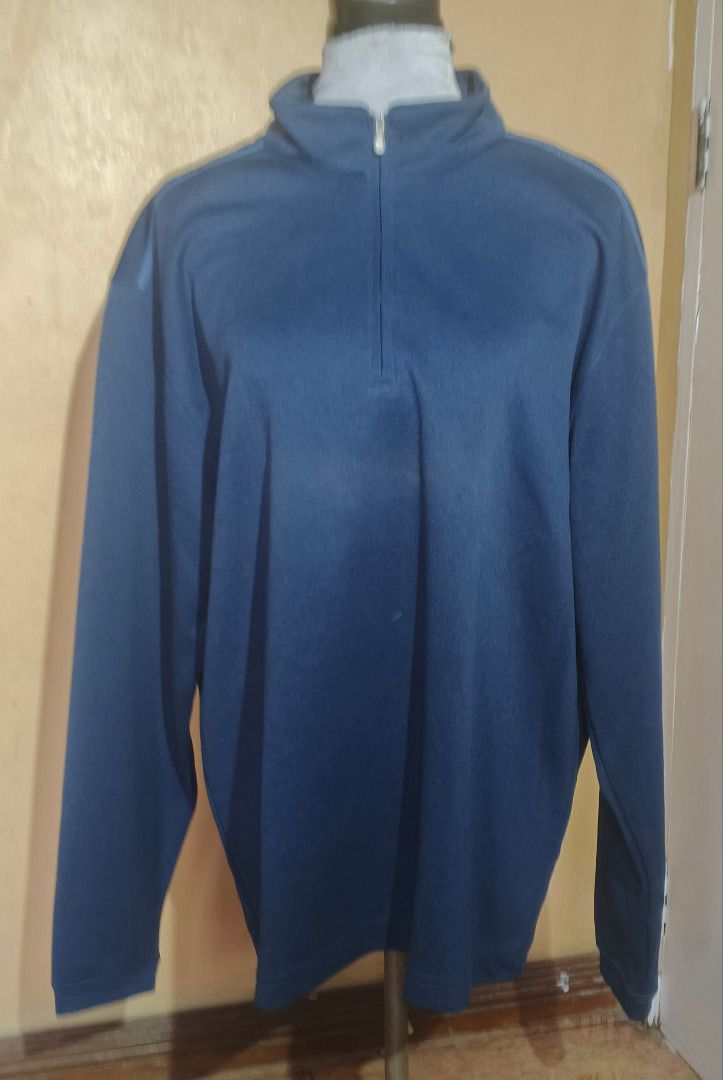 Pebble Beach Performance 1/4 Zip Pullover L Navy Blue (Category: Coats, Jackets and Outerwear) located in Paranaque City. Submitted by rociarra2019-99005 (Listing ID 1459904985, Image 1). Description: PICKUP ONLY Navy blue Pebble Beach pullover - Long sleeves with a quarter zip neckline - Ideal for golf or casual wear - Made in Jordan - Size: L shoulder to shoulder from back = 55cm length from back = 73cm.