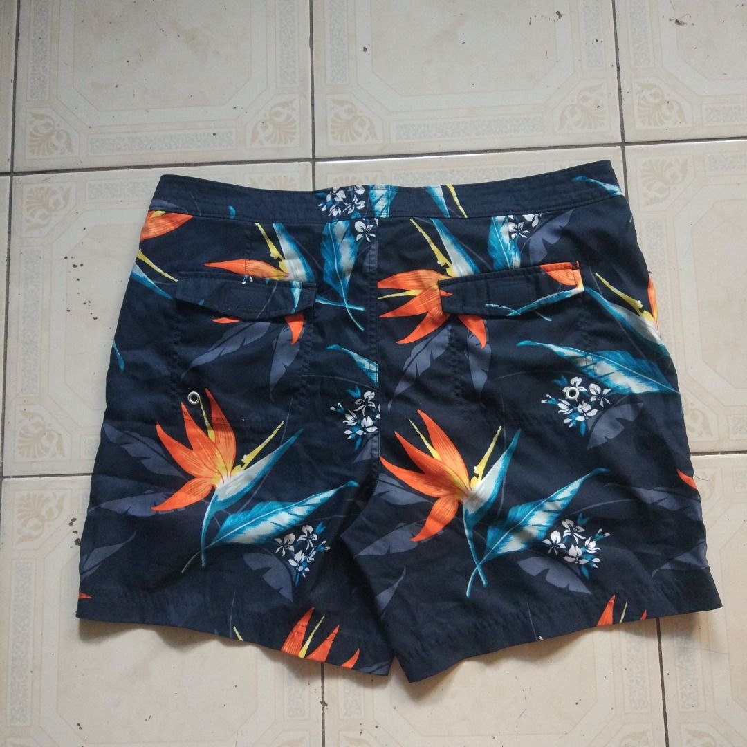 Penguin Board Short 35 actual (Category: Swim Trunks & Board Shorts) located in Pasay City. Submitted by denimdude.ph (Listing ID 1460029056, Image 2). Description: fabric run at back of short, last pic.