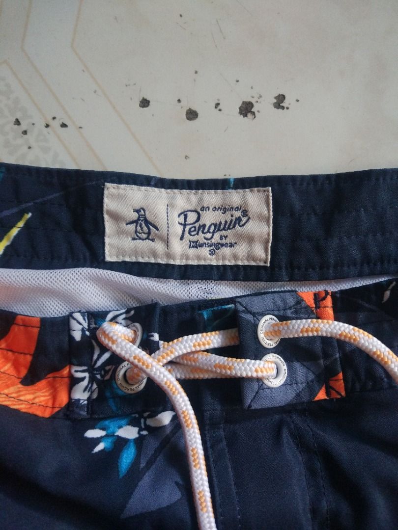 Penguin Board Short 35 actual (Category: Swim Trunks & Board Shorts) located in Pasay City. Submitted by denimdude.ph (Listing ID 1460029056, Image 3). Description: fabric run at back of short, last pic.