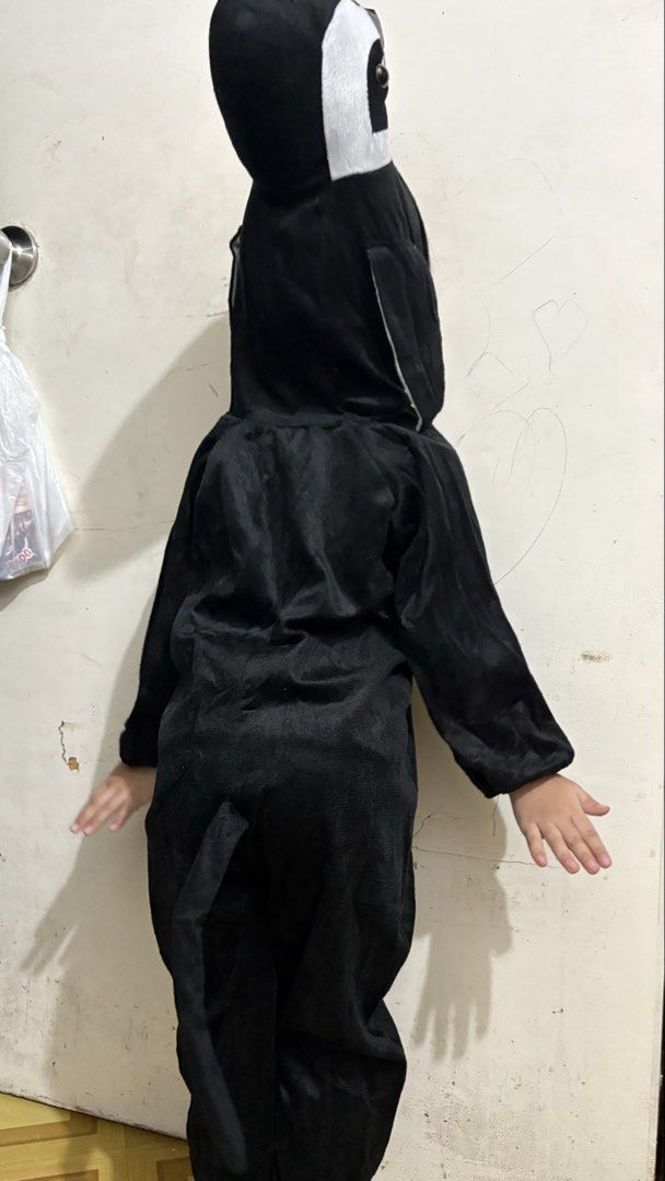 Penguin Onesie Kids Costume (Category: Babies & Kids Fashion) located in Manila. Submitted by prelovedforsale. (Listing ID 1460091949, Image 2). Description: from divi never been used height: 110 age: 6 yrs old.
