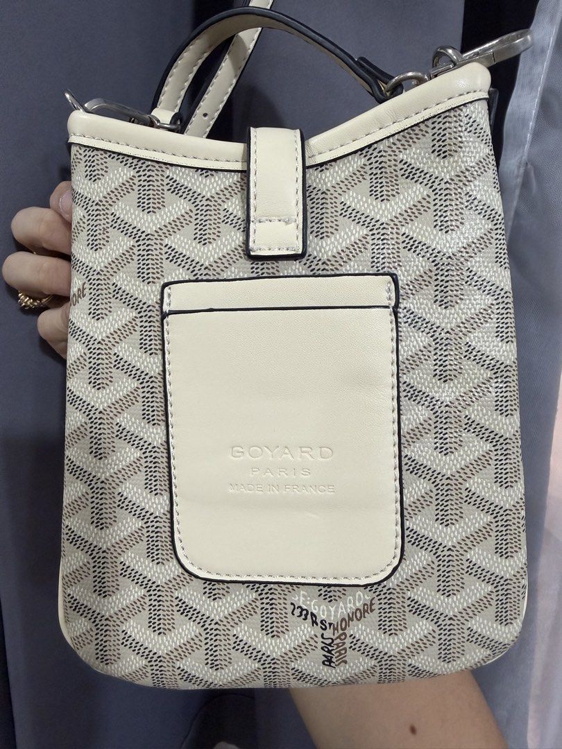 Phone Sling Bag Goyard (Category: Shoulder Bags) located in Bacoor. Submitted by xoxochean (Listing ID 1459947598, Image 2). Description: Bought online. Never been use. Natambak lang. No issue. No bakbak Intack rubber lining. 650 only 📍 Bacoor, Cavite..