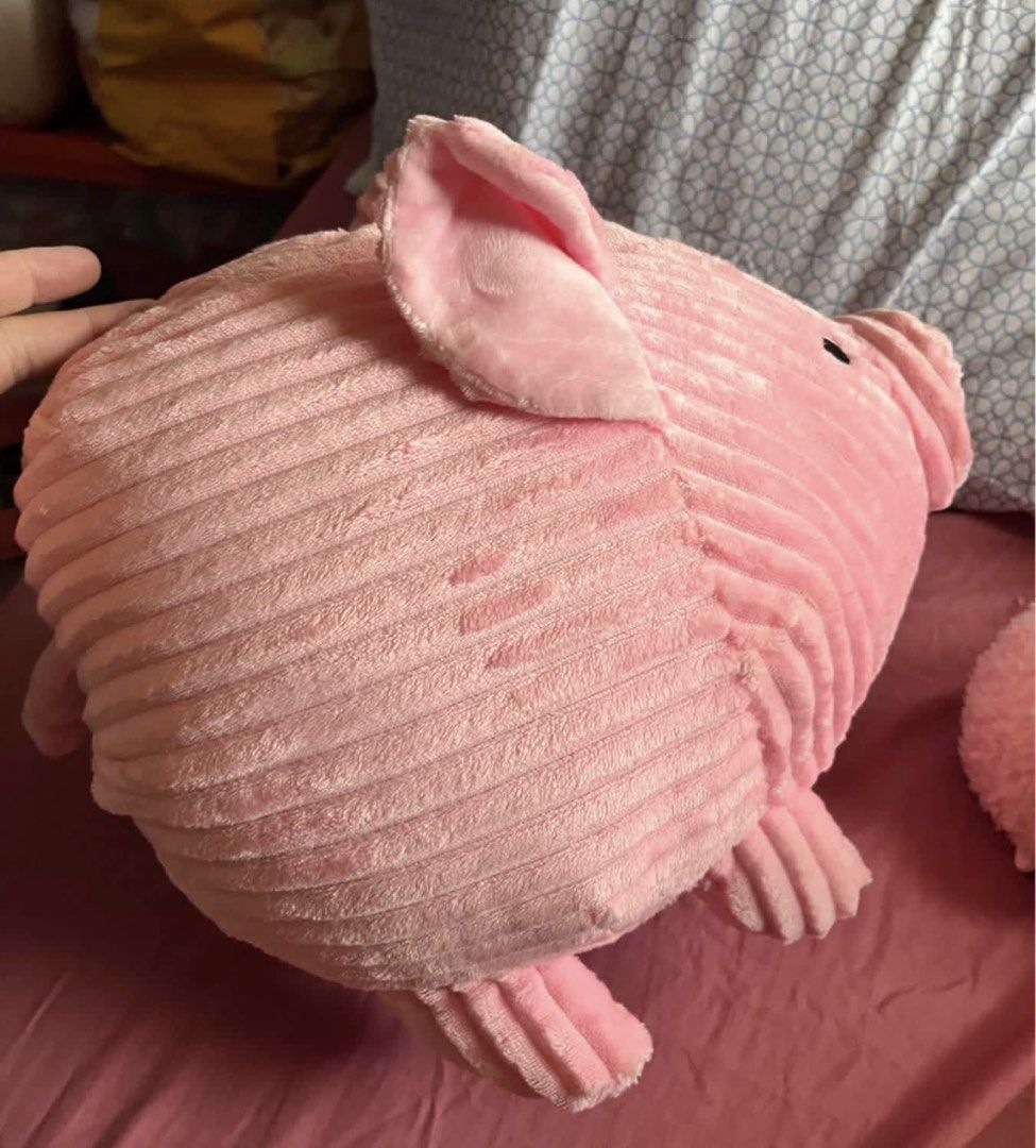 Pig soft plush coin bank (Category: Plushies & Soft Toys) located in Paranaque City. Submitted by bonsaiart (Listing ID 1460083063, Image 3). Description: Brandnew Bulky 800(fixed) +sf Payment via GCASH or paymaya No to meetup No to cop / cod Shipping via j&t only No breaking of set or bundle.