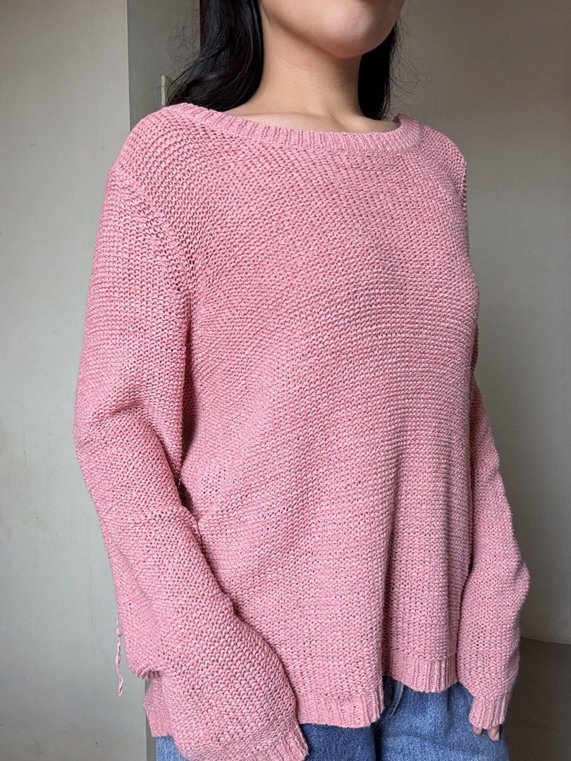 Pink Knitted Pullover (Category: Longsleeves) located in Naga. Submitted by yzzzh (Listing ID 1459997561, Image 2). Description: so cozy has flaw on logo.