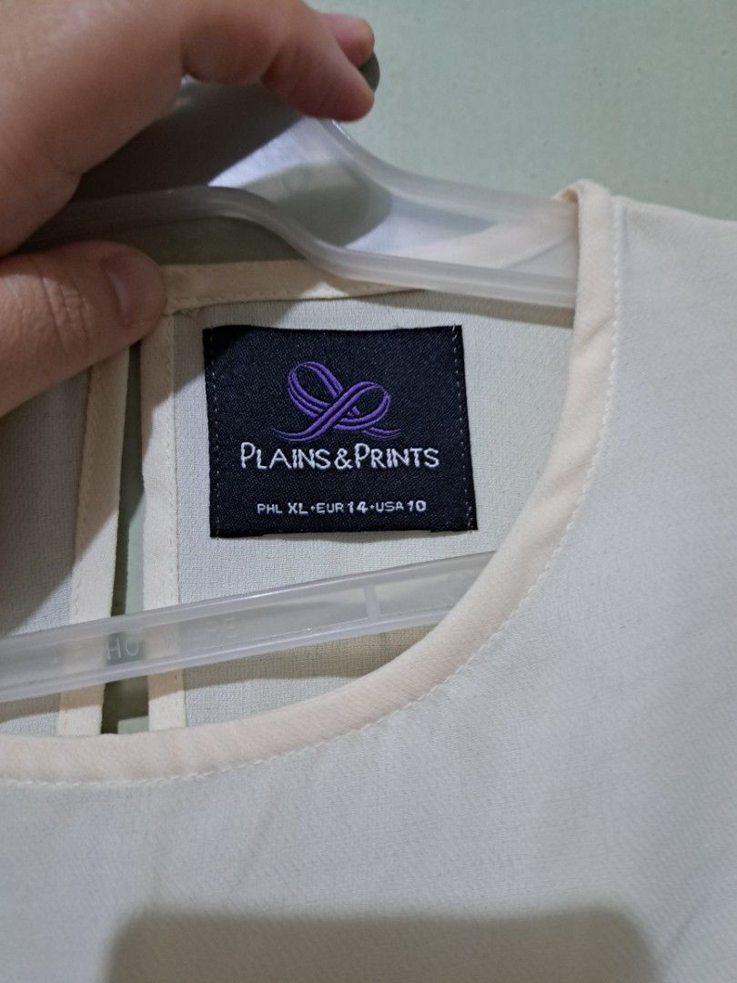 Plains and Prints Chiffon Blouse - XL (Category: Blouses) located in Quezon City. Submitted by sapphiredreams_ (Listing ID 1459913100, Image 2). Description: Plains and Prints chiffon blouse: ▫️Two toned chiffon blouse. ▫️Gartered sleeves. ▫️Side zipper and button at the back. ▫️Size: XL / EUR 14 / US 10 ▫️Great for office wear and everyday wear! ▫️Worn just a couple of times. Still looks brand new! Rfs: outgrown clothing, funds needed. =========