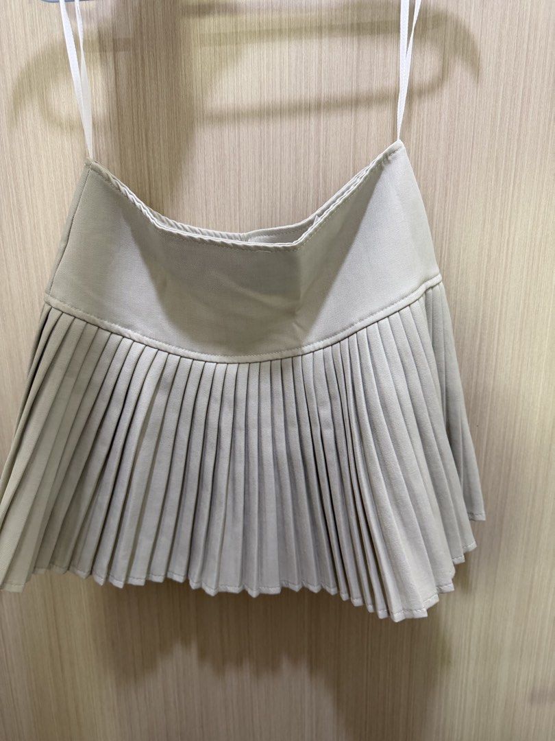 Pleated Mini Skirt - Beige (Category: Skirts) located in Quezon City. Submitted by cozykath (Listing ID 1459971841, Image 1). Description: - Cute beige pleated mini skirt - High-waisted style - Estimated size: Large - Easy to dress up or down - Pairs well with various tops - Ideal for summer outfits.