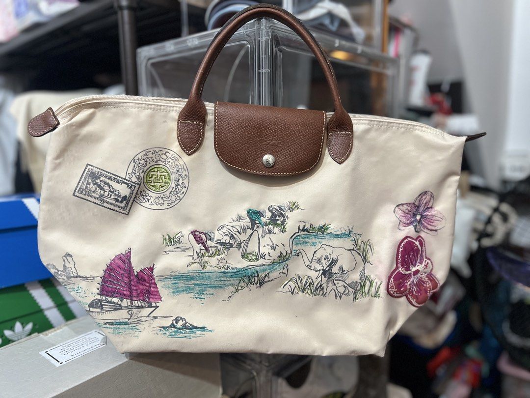 Pliage long champ handbag (Category: Tote Bags) located in Santa Rosa. Submitted by oohmai (Listing ID 1459965701, Image 2). Description: This bag is a highly sought-after, limited edition model from Longchamp.
